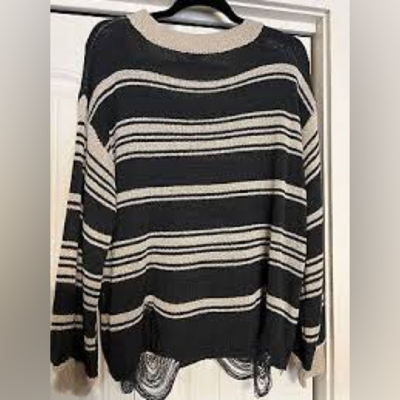 NWOT POL DISTRESSED LIGHTWEIGHT SWEATER - Picture 1 of 2